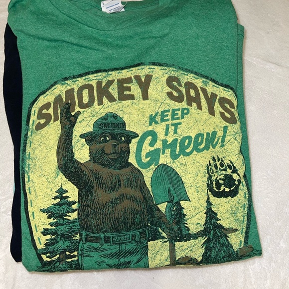 GRAPHIC TEE BUNDLE!!! - Picture 7 of 11